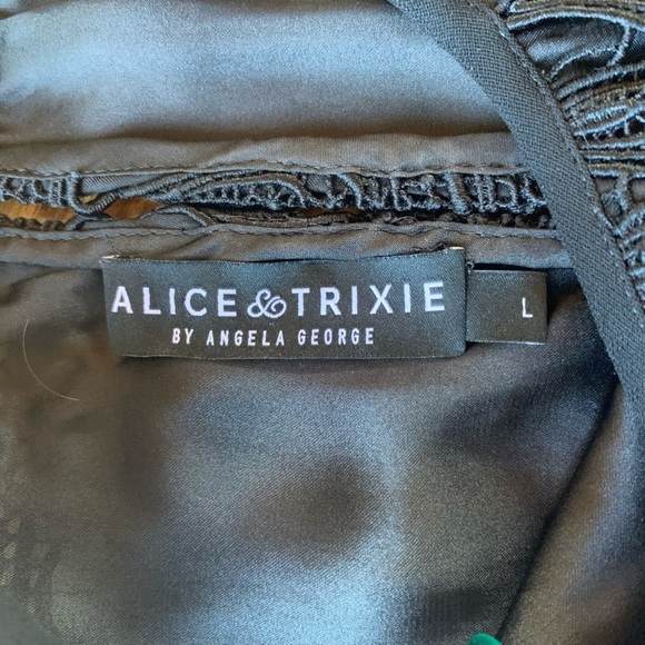 Alice & Tricia Silk Lace Top Cold Shoulders - Picture 7 of 12